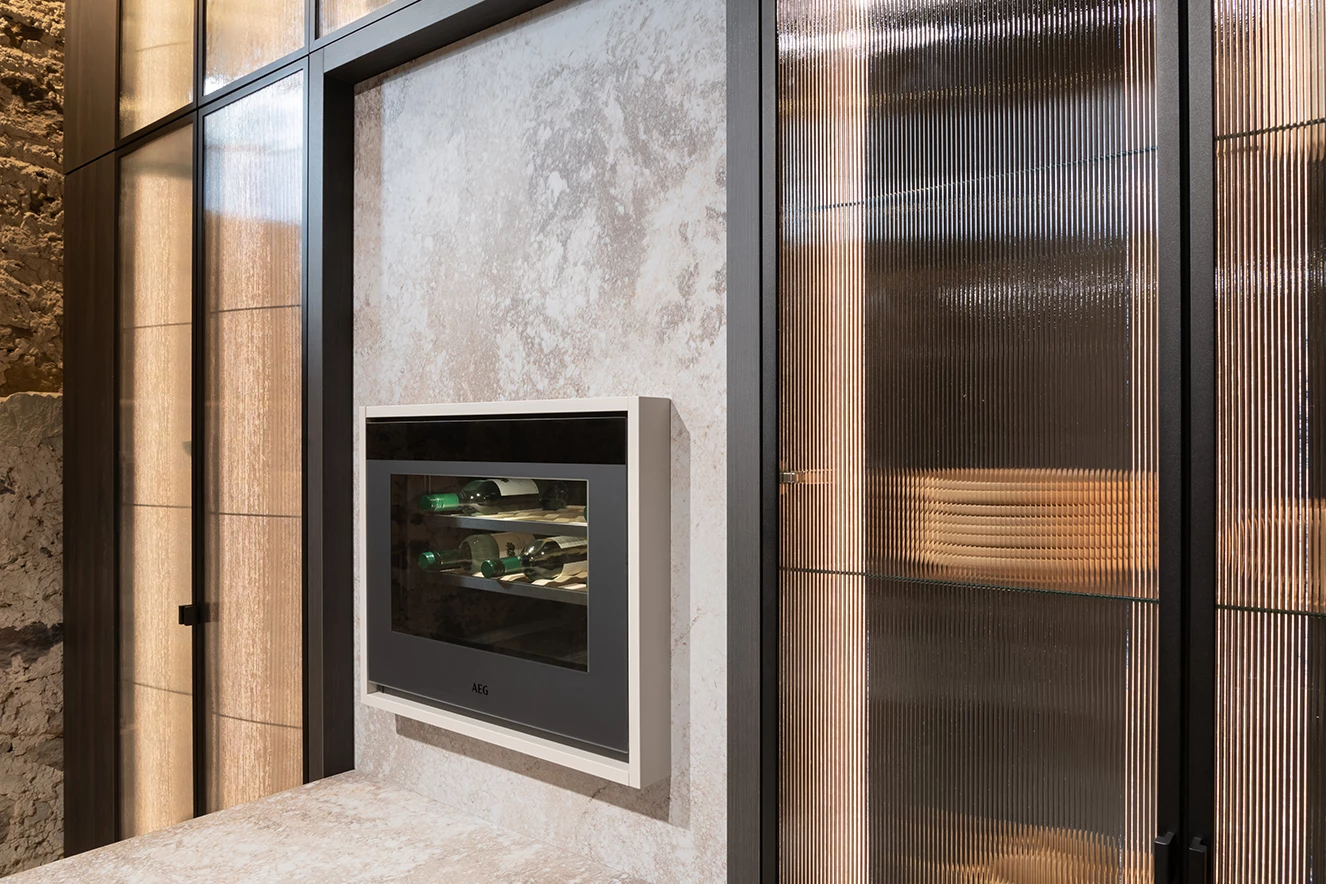Keller urban nude met fluted glass